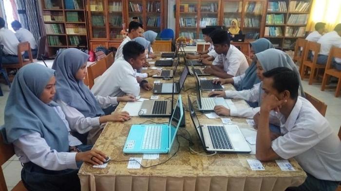 BAHASA INDONESIA AWALI PELAKSANAAN UJIAN NASIONAL BERBASIS KOMPUTER TAHUN PELAJARAN 2018/2019