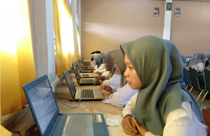 SIMULASI UAMBN BERSTANDAR KOMPUTER DI MAN 1 TANJUNG JABUNG BARAT BERJALAN LANCAR SIMULASI UAMBN BERSTANDAR KOMPUTER DI MAN 1 TANJUNG JABUNG BARAT BERJALAN LANCAR