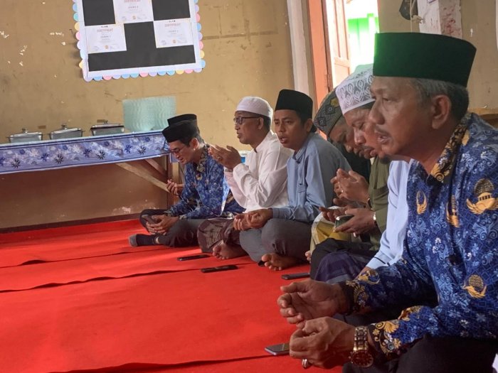 Yasinan Bulanan Guru dan Tendik MAN 1 Tanjab Barat Berlangsung Khidmat Yasinan Bulanan Guru dan Tendik MAN 1 Tanjab Barat Berlangsung Khidmat