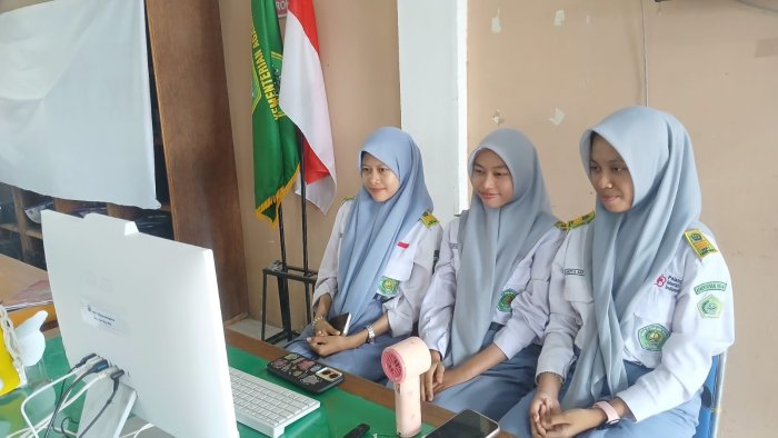 Siswi MAN 1 Tanjung Jabung Barat Siap Ikuti Lomba Cerdas Cermat BPK RI Tingkat Nasional Siswi MAN 1 Tanjung Jabung Barat Siap Ikuti Lomba Cerdas Cermat BPK RI Tingkat Nasional