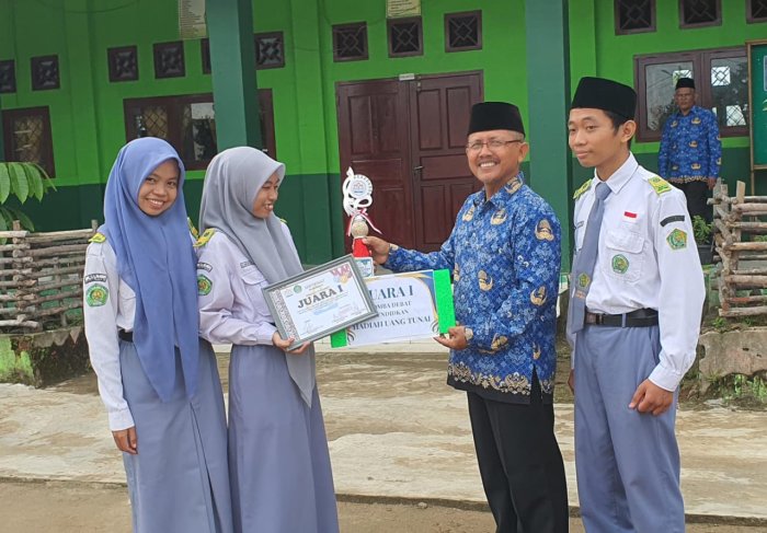 Tim Debat MAN 1 Tanjung Jabung Barat Raih Juara Pertama pada Lomba Debat Antar SMA se-Kabupaten Tim Debat MAN 1 Tanjung Jabung Barat Raih Juara Pertama pada Lomba Debat Antar SMA se-Kabupaten