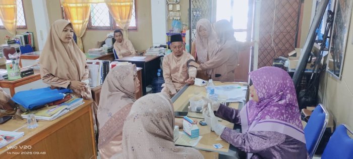 Guru Sehat, Madrasah Kuat: Puskesmas Kuala Tungkal 1 Gelar Pemeriksaan di MAN 1