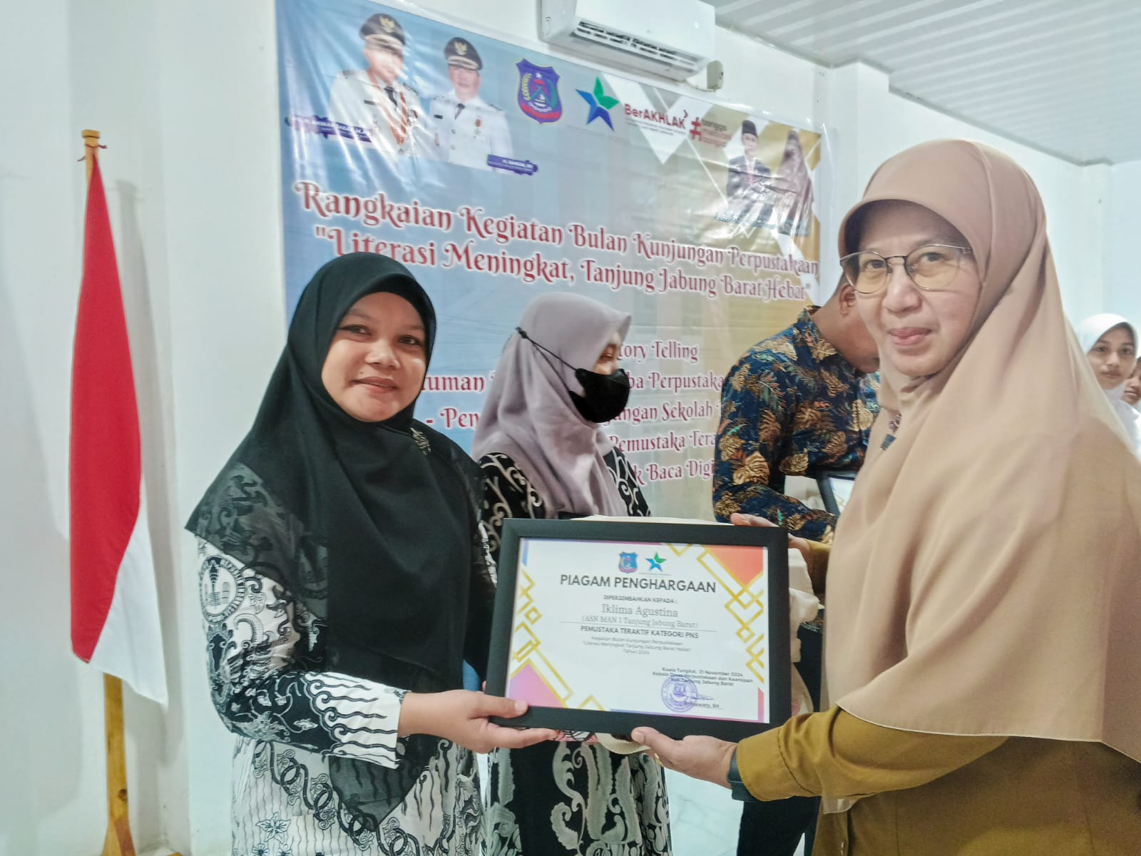 Guru MAN 1 Tanjung Jabung Barat Raih Penghargaan Pemustaka Teraktif Kategori PNS Tahun 2024